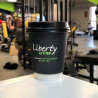 Bicchiere di carta stampato personalizzato con coperchio nero con logo 'Liberty Gym'