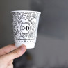 Bicchiere in carta bio da 240 ml con stampa personalizzata con logo 'Dan & Decarlo'